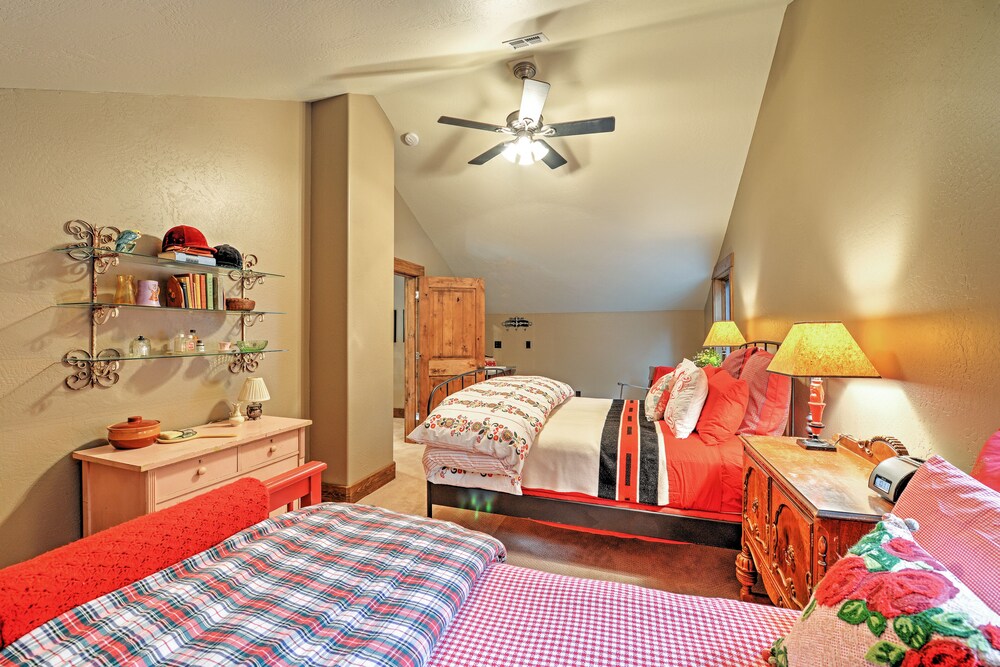 Ashland Lodge w/ Lake Views & Game Room Loft