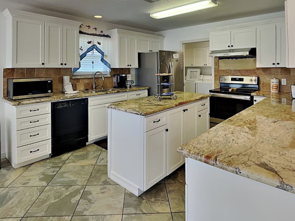 Casa de Reyes by Ryson Vacation Rentals