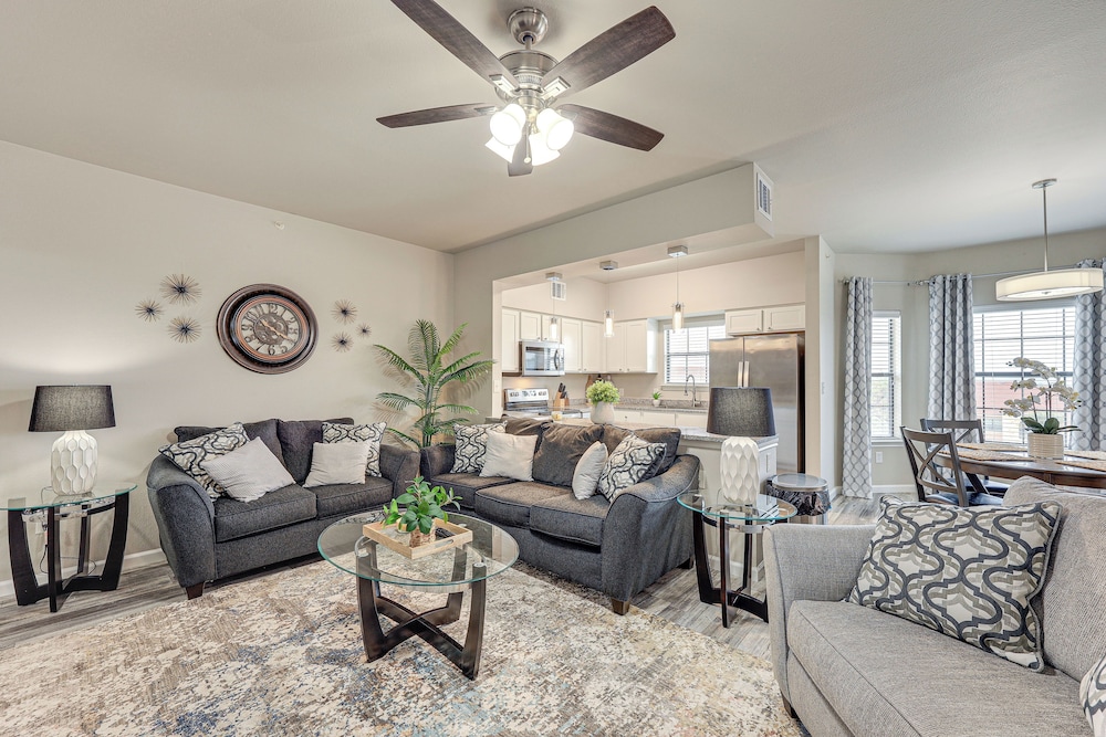 3 Mi to Hospitals: Stylish Condo in San Antonio!