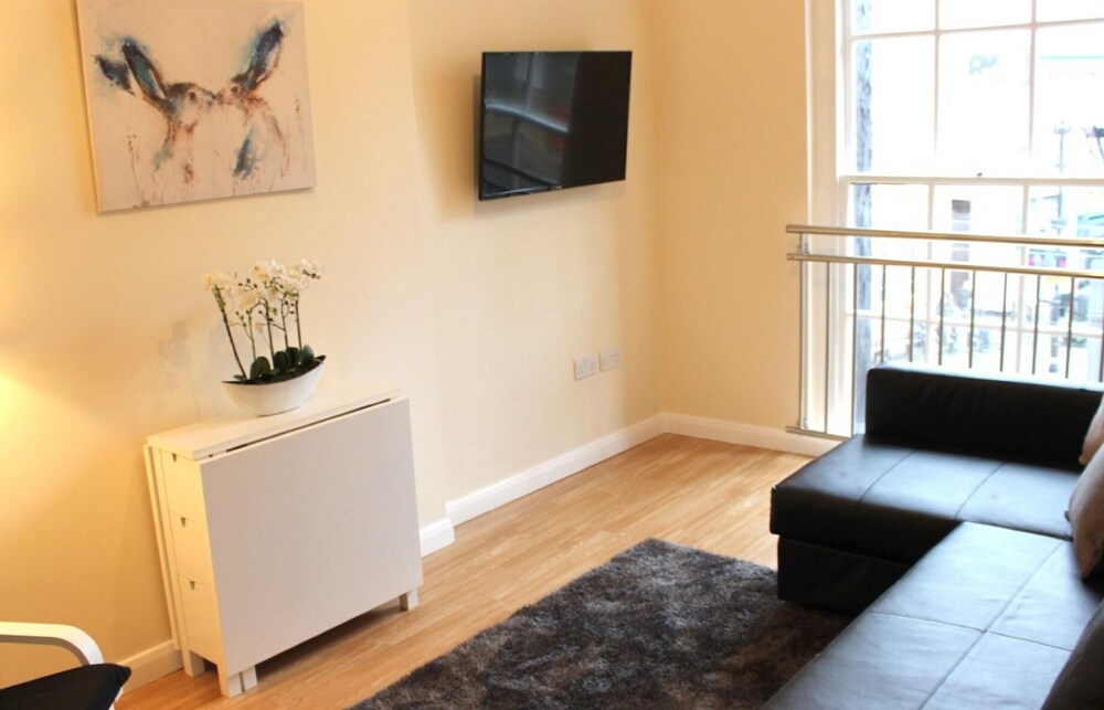 The Penthouse Gathering Wrexham - Town Centre - Sleeps Up To 16 view 4