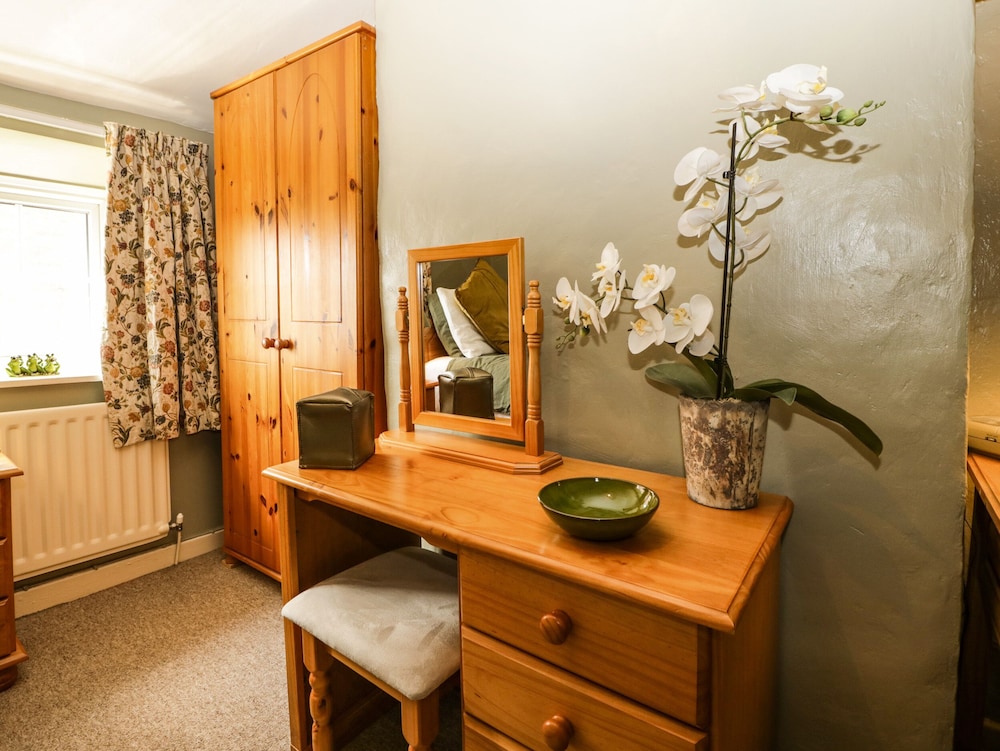 Cariad Cottage view 4