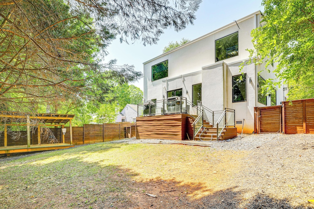 Luxe Buckhead Retreat 6 Mi to Dtwn Atlanta