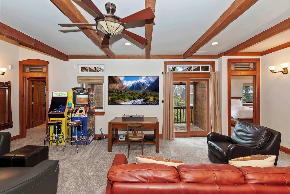 Matterhorn Peak Lodge – Upscale Mountain Escape