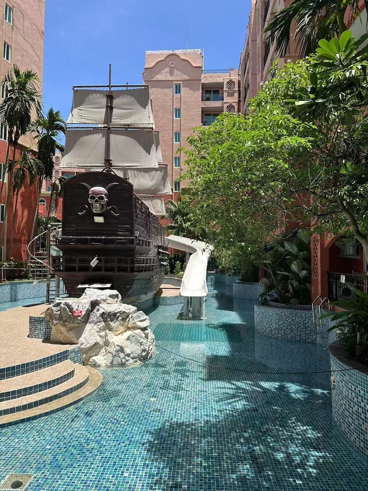Seven Seas Condo Resort steps to Beach