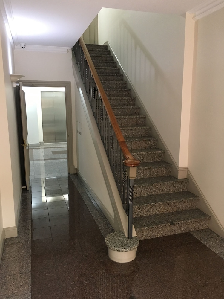 City Escape 3BD in Adelaides East End 5