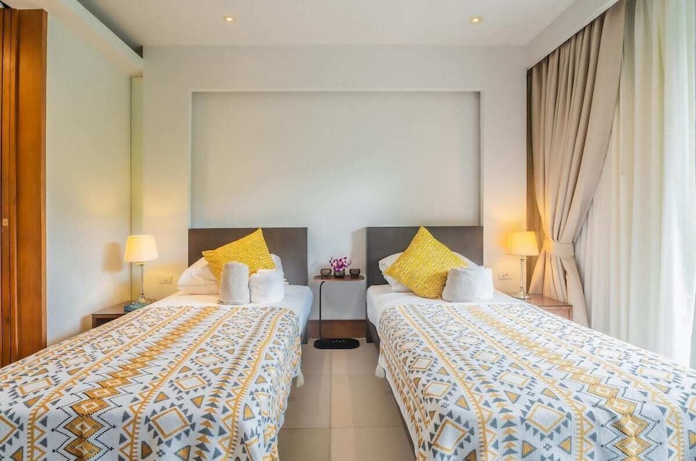 Elegant Beachfront 3BR Condo at Pearl of Naithon