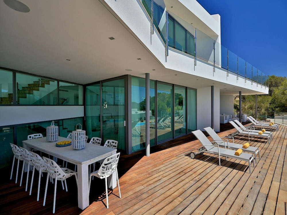 Modern Holiday Home With Vast Terracing
