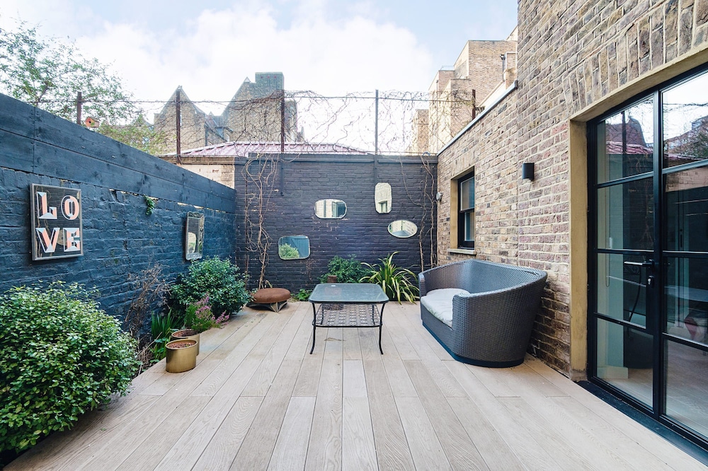 Notting Hill 2 Bed With Sauna - by Out of Office Lifestyle