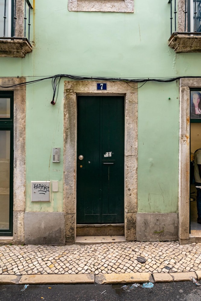 Central Minimalist 1-Bed Great To Explore Lisbon