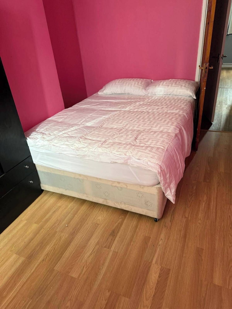 6 Guests - 3 Bedrooms - Close to London Center