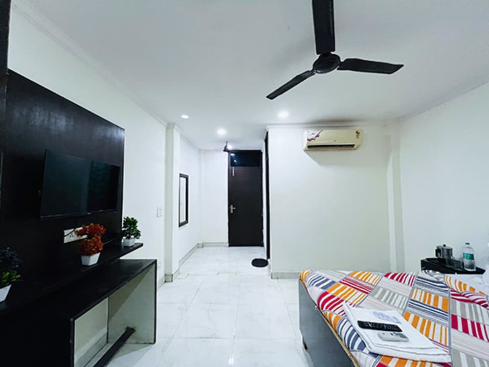Roomshala Hotel Tom & Jerry