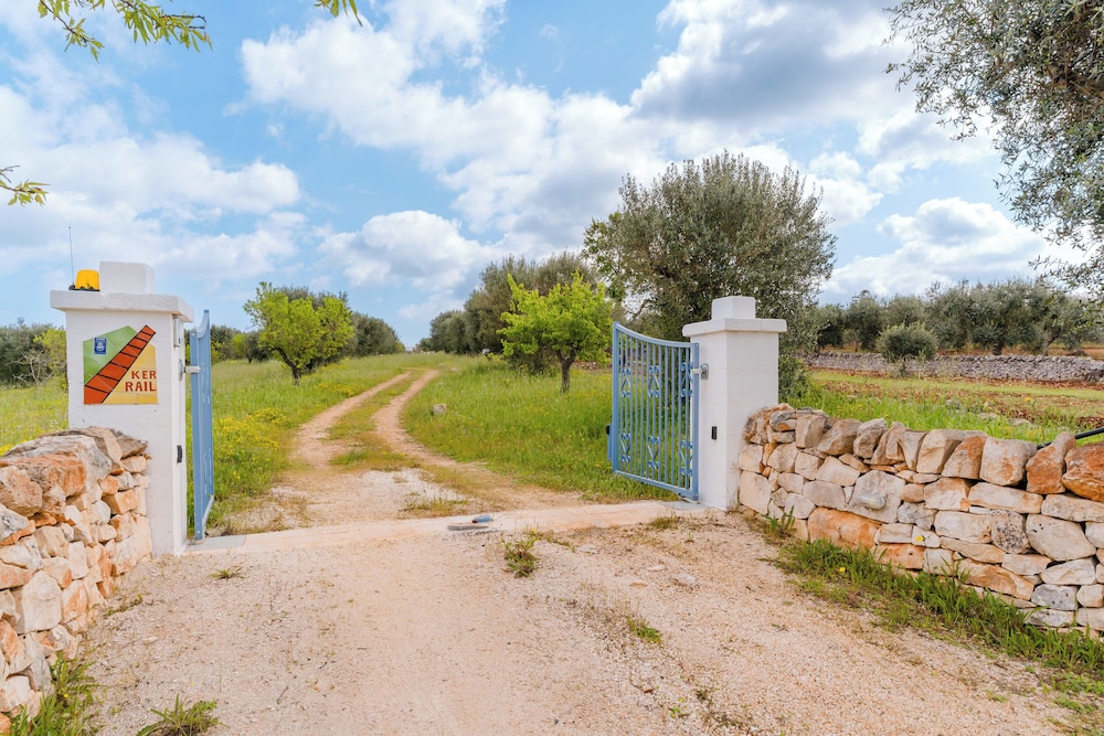 Ker Rail Villa with Pool by Wonderful Italy