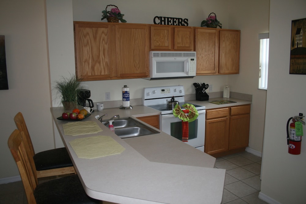 Florida Deluxe Villas, Condos, & Homes