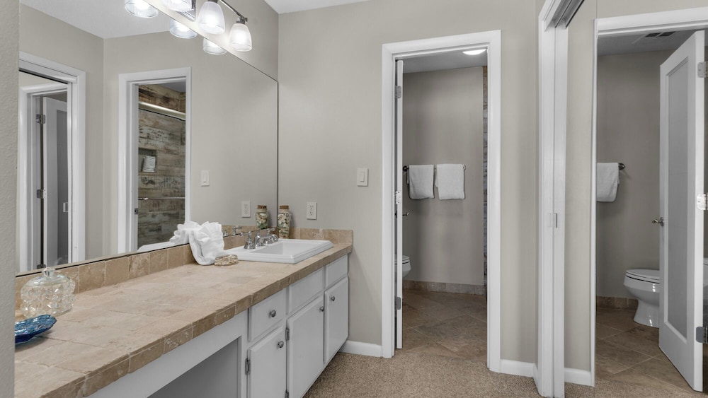 2BR Beachfront Townhome w/ Beach Service + Free Attraction Tickets!