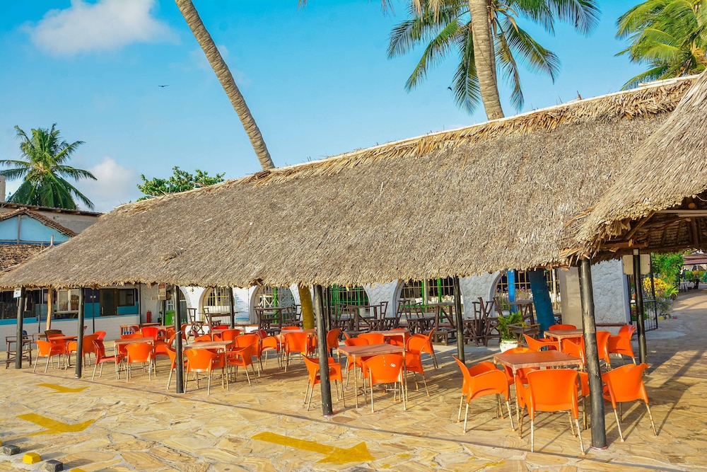 Best Western Jangwani Sea Breeze Hotel