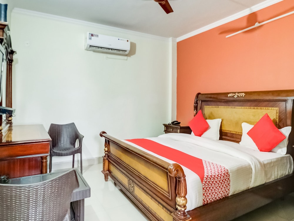 OYO 10877 Hotel R K Residency
