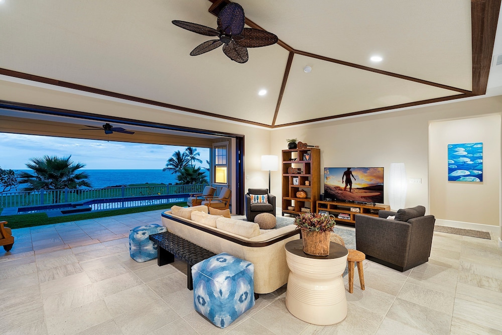 Unbelievable Ocean Front View w Pool - AC - Outdoor Seating!- Vrkcv