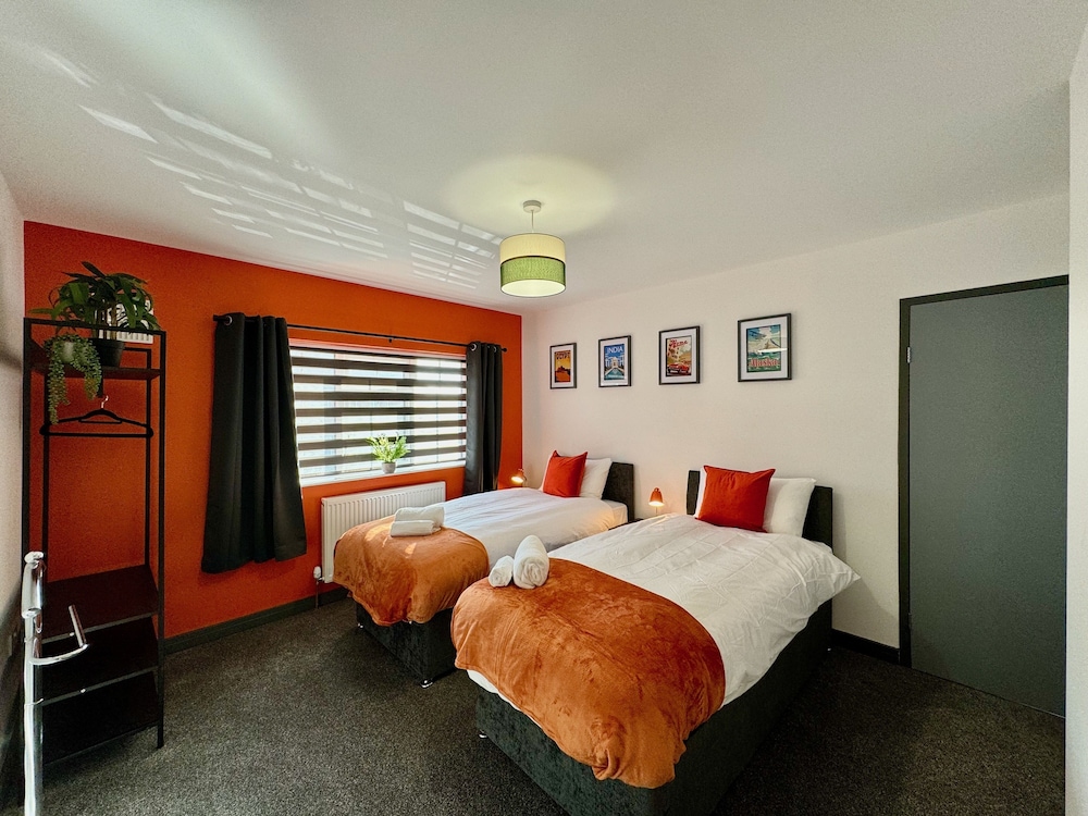 Sandringham House Serene Escape Cottage view 4