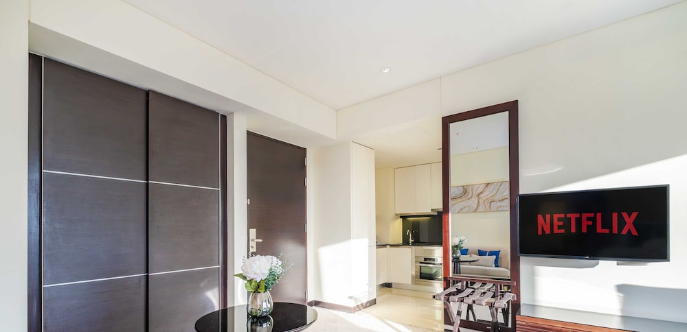 LUX The JW Marina Studio