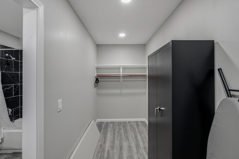 Spacious 3BR Retreat Near Downtown River Walk