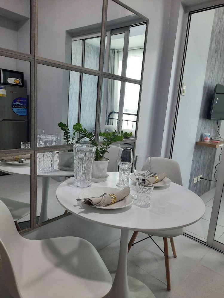 Relax in Style With Fast Wifi & Netflix