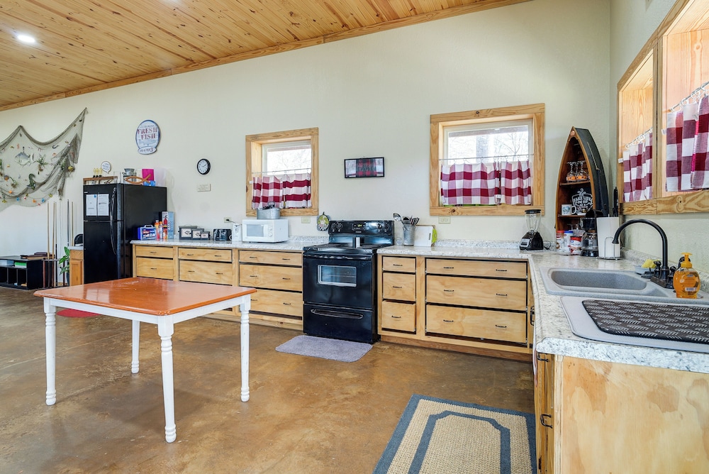 Boat Launch On-site: Lakefront Toledo Bend Getaway