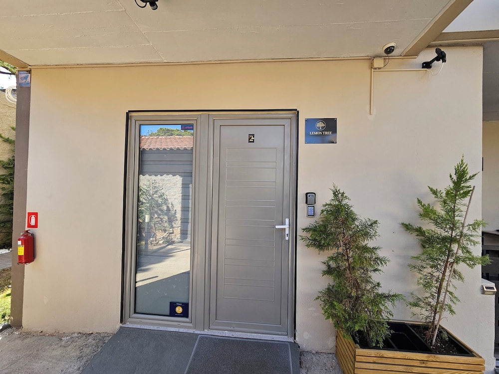 Lemon Tree Suites Near ATH Airport
