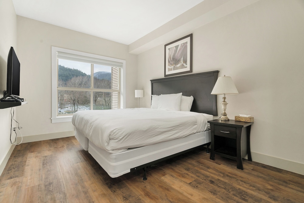 Embrace Serenity Luxe 2BR Suite - Image 2