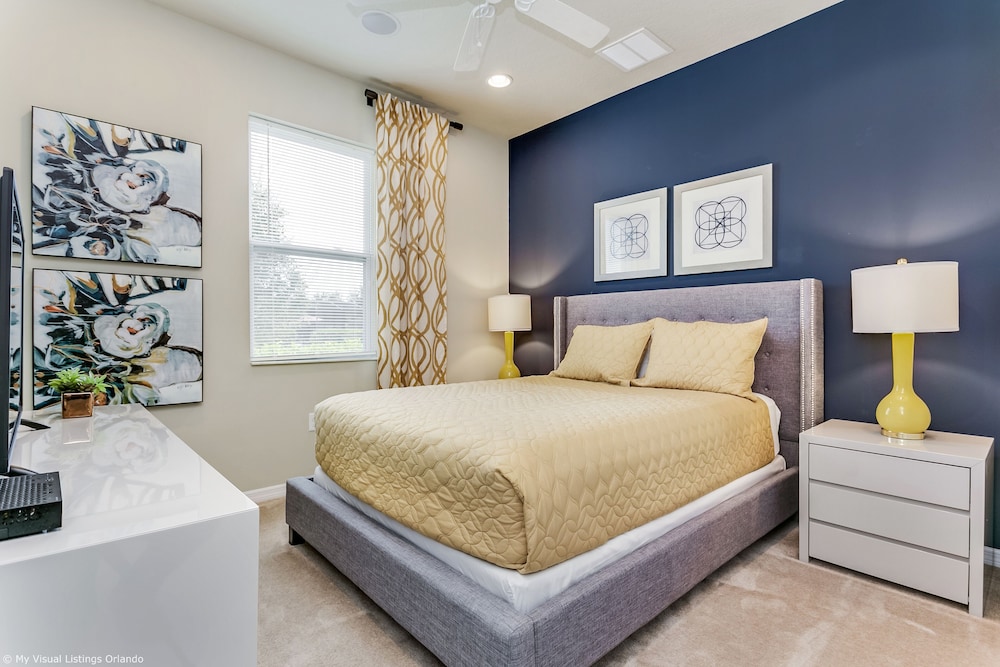 Spacious Home w/ Private Pool/spa! Sleeps 21