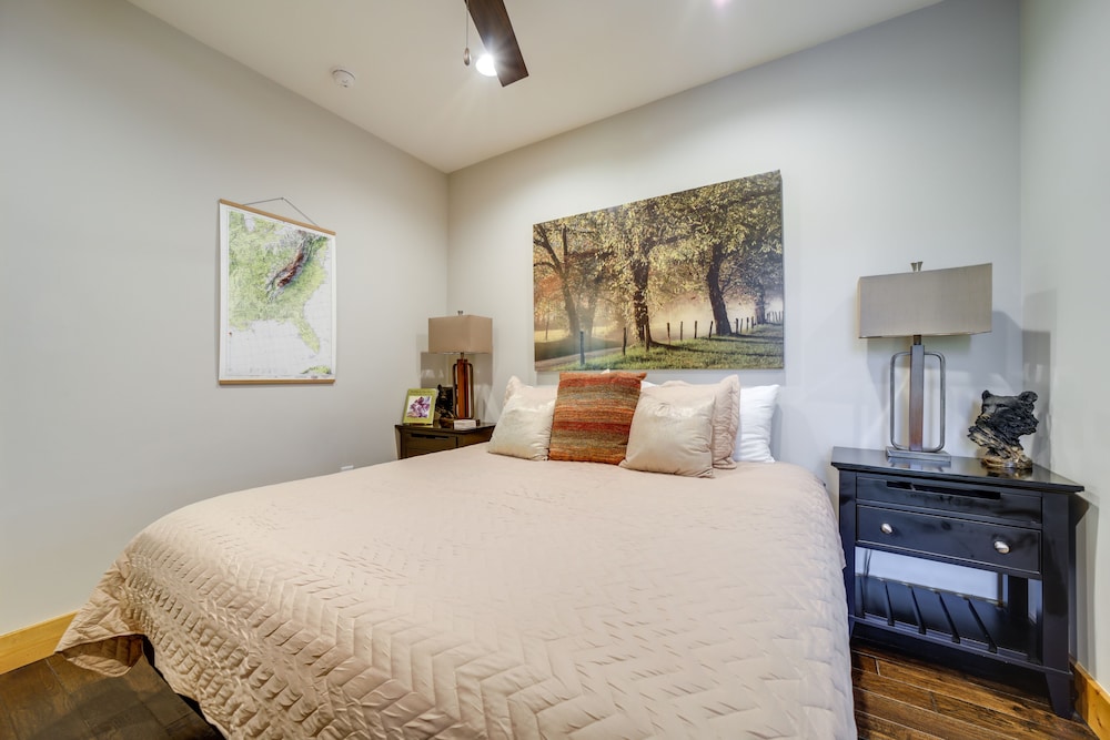 Grill + Water Views: Chinquapin Resort Home view 3