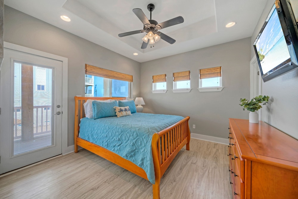 Casa Rosada by Avantstay Easy Beach Access Spacious Balcony Deck