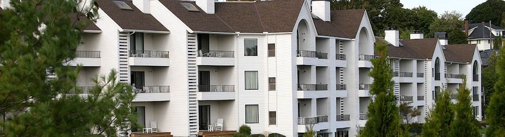 Edgewater Inn- Charlevoix