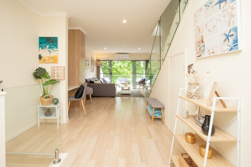 Generous 2-bed Townhouse With A Private Balcony