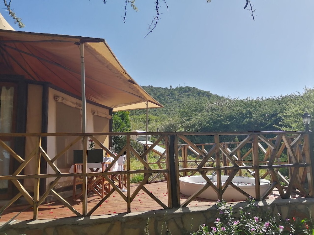 Emayian Luxury Camp view 5