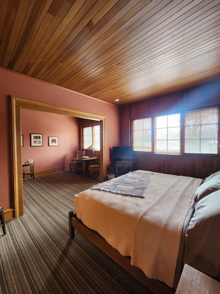 Roycroft Inn view 5