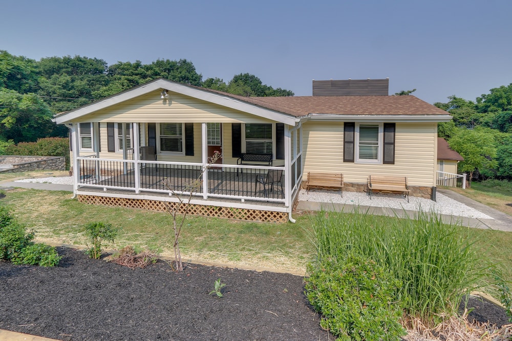 Harpers Ferry Home w/ Private Pool Hot Tub! - Property Image 5