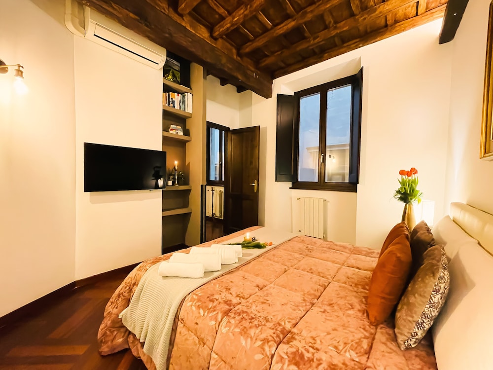 Trevi Fountain Stylish Guesthouse