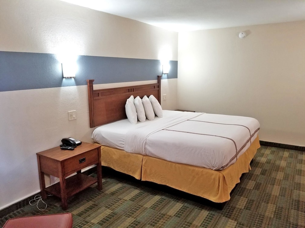 Marshall Vacations - Americas Best Value Inn Marshall - Property Image 6