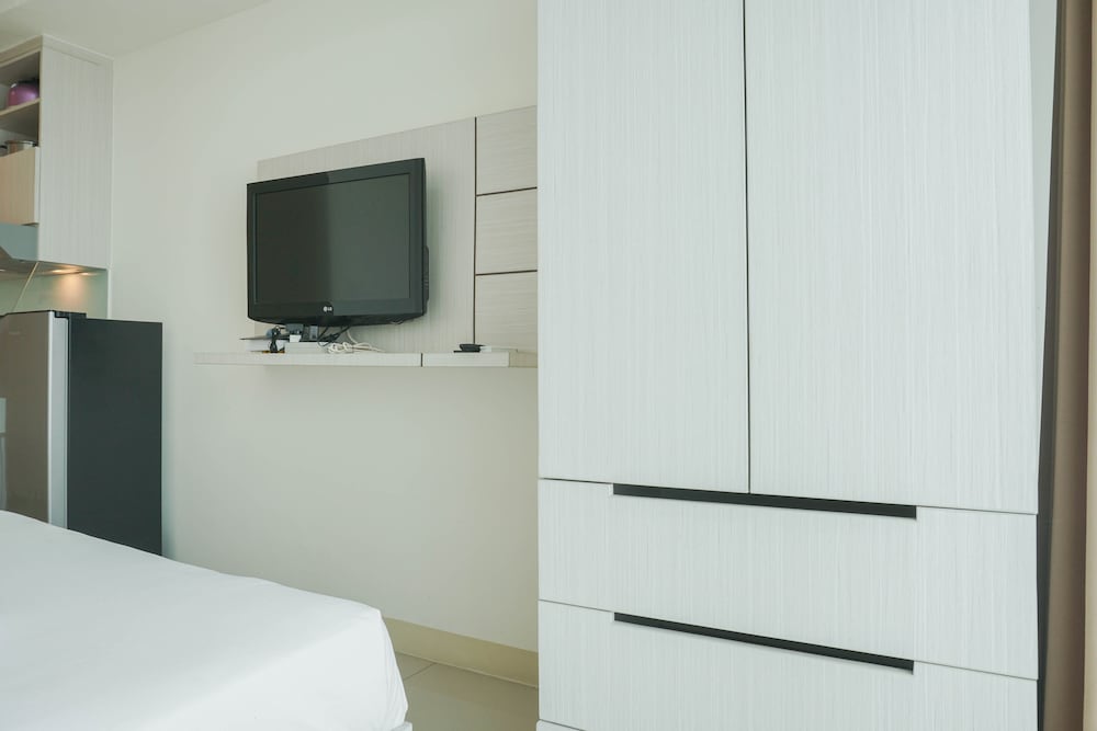 Comfortable Studio Room At Tree Park Bsd Apartment view 3