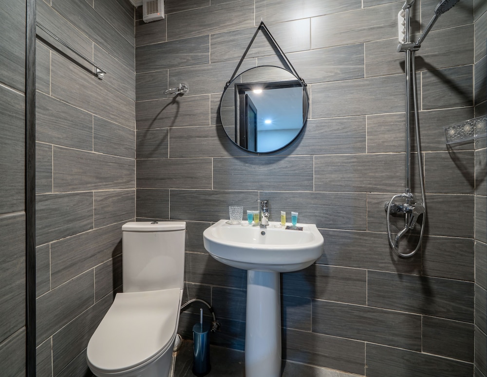 Niabi 4BDR Apartments with billiards