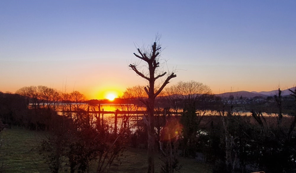 Brand new 2 Bedroom Home Overlooking Kenmare Bay Estuary