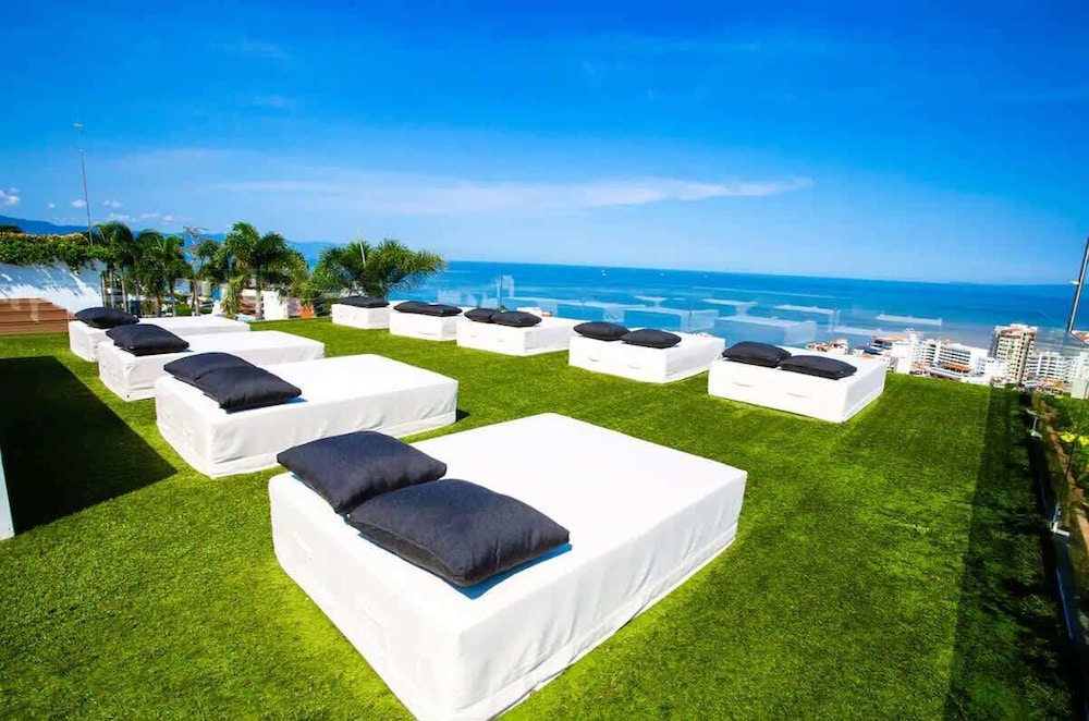 Soho PV Stunning Views Luxury Heated Rooftop Pool