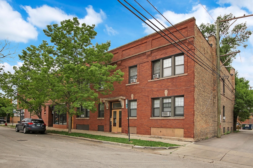 3BR Comfy Apt in Logan Square view 5