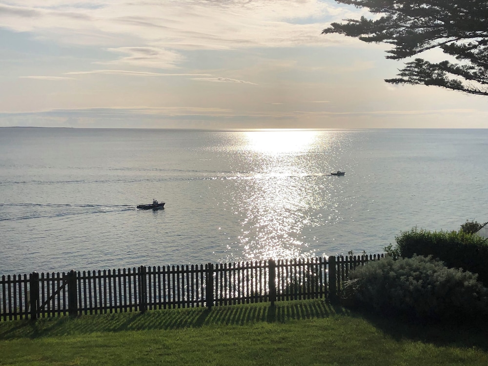 Rocklea Seaside Cottage
