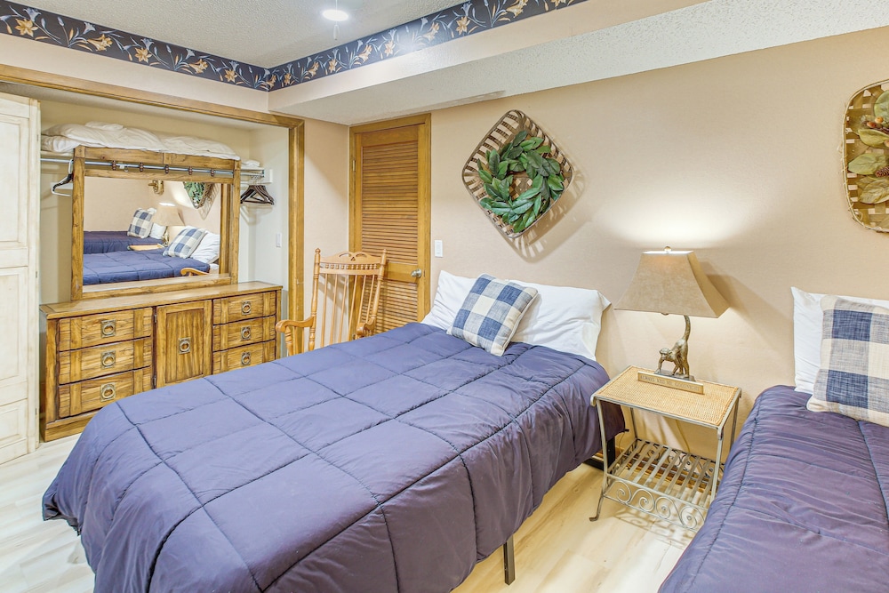 Lake Desoto Townhome: Swim Dock, Pets Welcome!