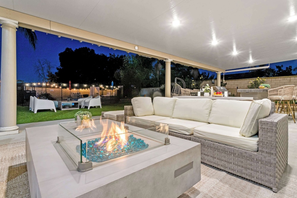 Luxury Pool Home w Theater Games & Mountain View