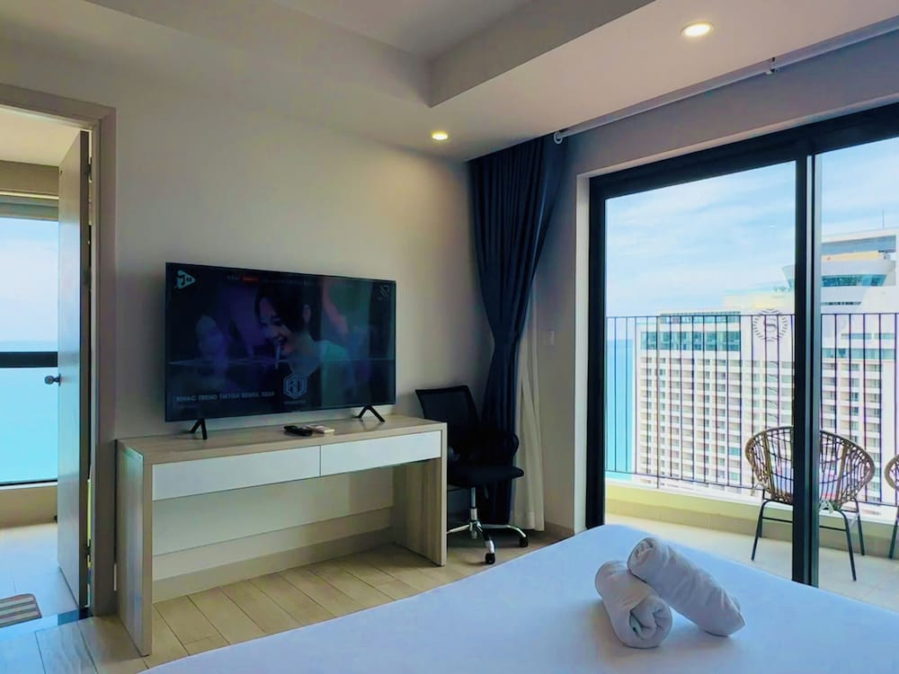 Gold Coast Balcony Serviced Apartment
