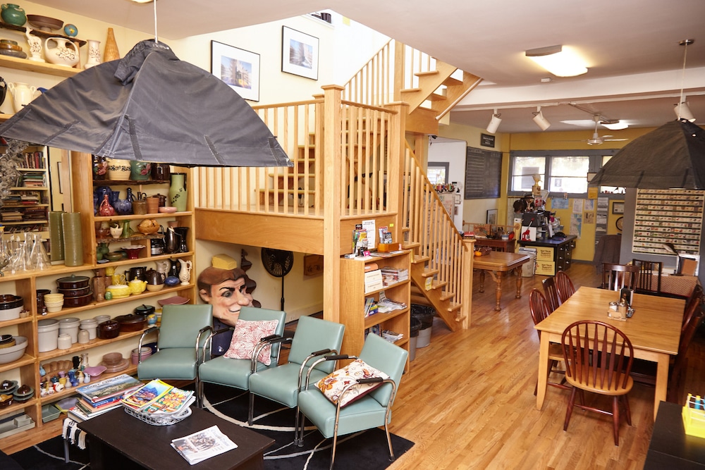 Ray's Bucktown Bed and Breakfast 2