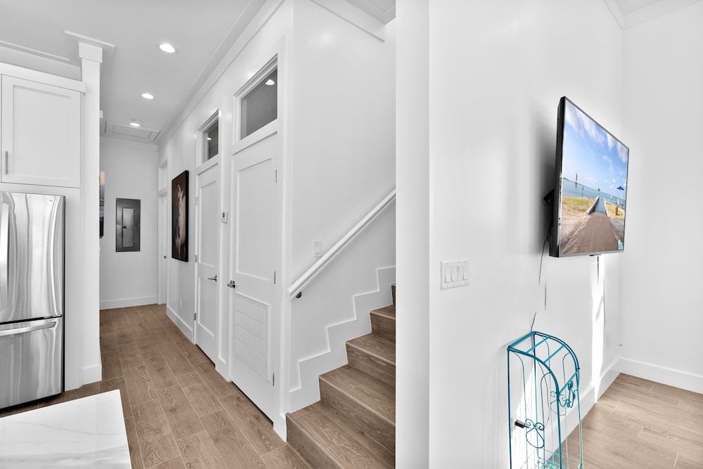 The Scarlett - Private Home At The Shores 3 Bedroom Home