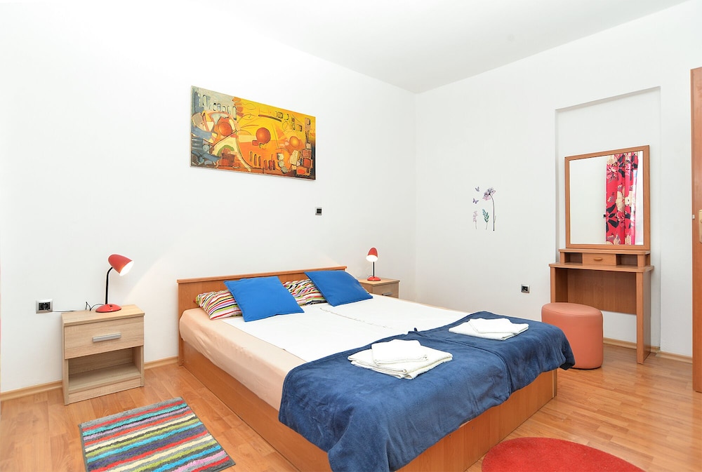 Apartments Mira 295